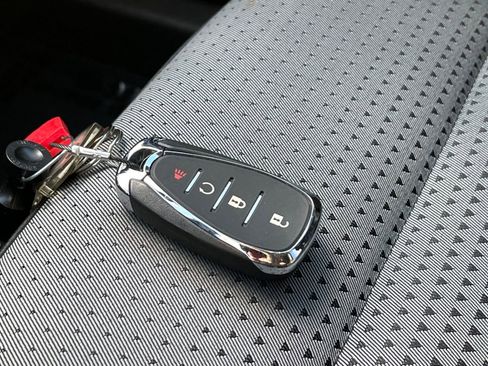 Used 2025 Chevrolet Trax LT image 22