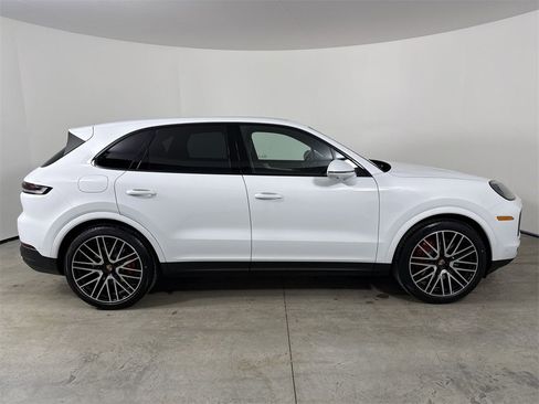 New 2026 Porsche Cayenne S image 8