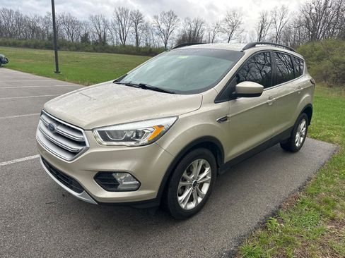 Used 2017 Ford Escape SE w/ Equipment Group 201A image 5