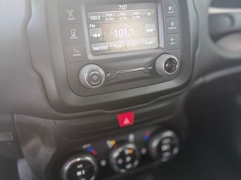 Used 2017 Jeep Renegade Altitude AWD/4WD image 11