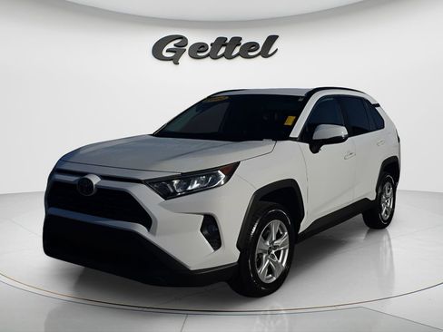 Used 2020 Toyota RAV4 XLE FWD image 1