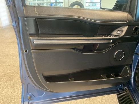 Used 2019 Ford Expedition XLT w/ Equipment Group 202A AWD/4WD image 28