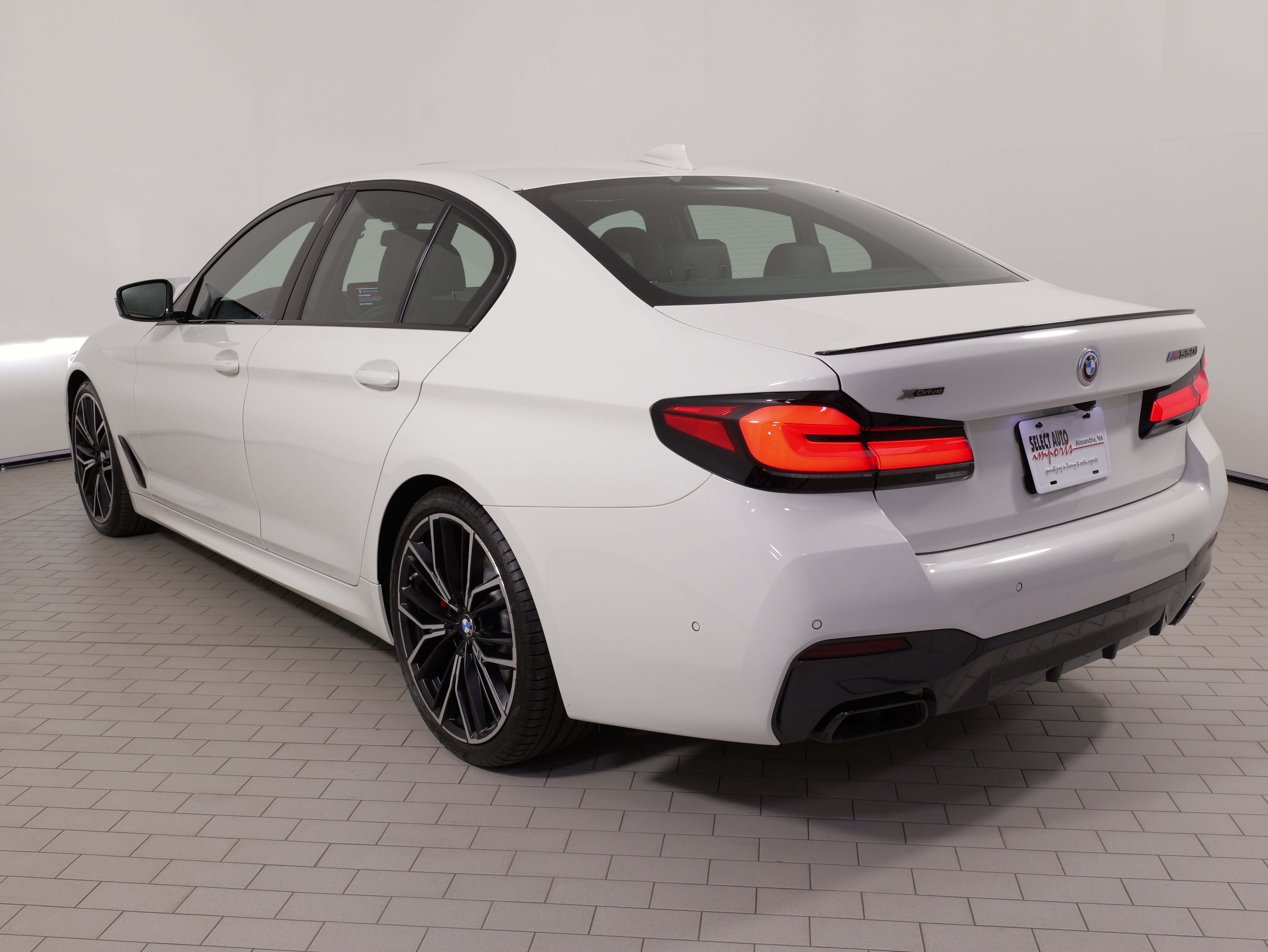 Used 2023 BMW M550i xDrive w/ Executive Package AWD/4WD image 17
