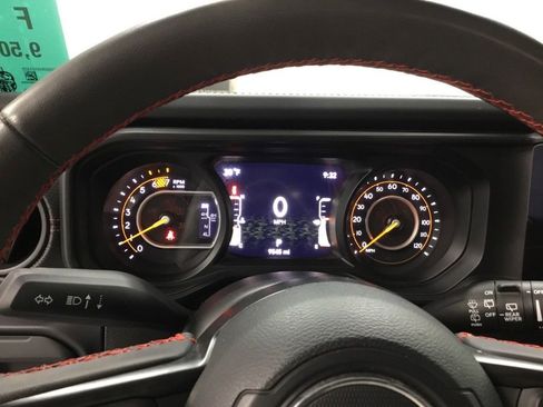 Used 2024 Jeep Wrangler Rubicon image 14