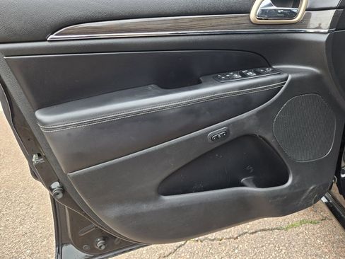 Used 2017 Jeep Grand Cherokee Overland w/ Jeep Active Safety Group image 14