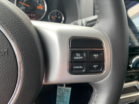 Used 2016 Jeep Compass High Altitude AWD/4WD image 17