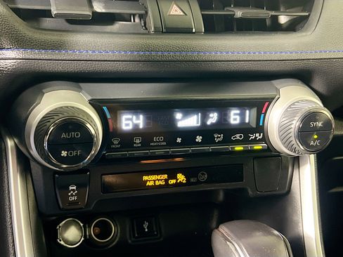 Used 2022 Toyota RAV4 SE image 27