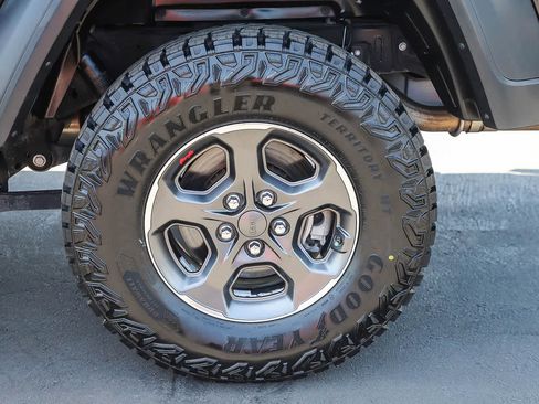 Used 2020 Jeep Gladiator Sport w/ Auxiliary Switch Group AWD/4WD image 10