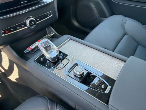 Certified 2025 Volvo XC90 B6 Plus image 28