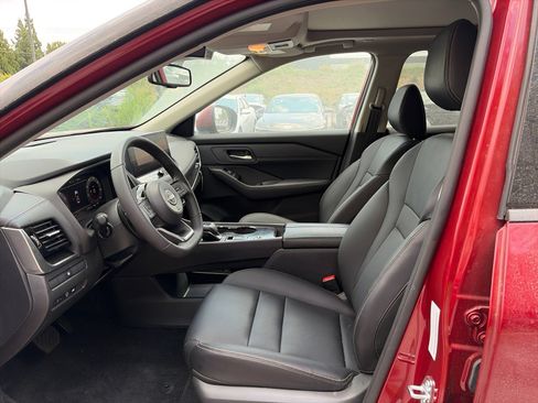 Used 2024 Nissan Rogue SL w/ SL Premium Package FWD image 9