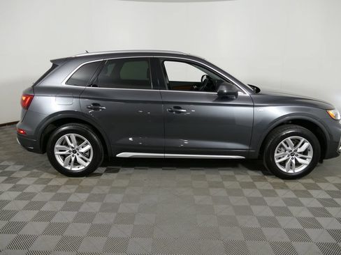 Used 2023 Audi Q5 2.0T Premium w/ Convenience Package AWD/4WD image 2