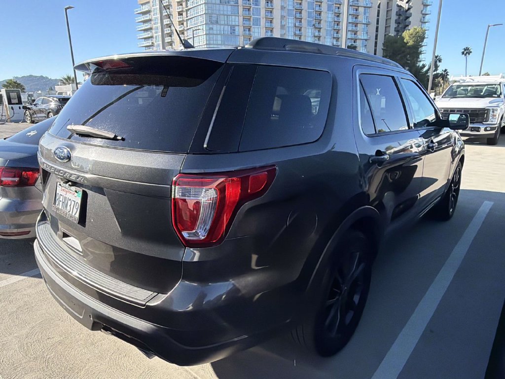 Used 2018 Ford Explorer XLT w/ Equipment Group 202A FWD image 10