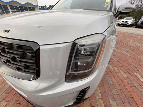 Used 2022 Kia Telluride EX w/ EX Premium Package image 4