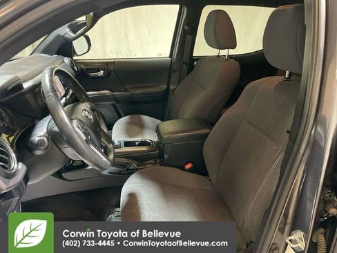 Used 2018 Toyota Tacoma TRD Sport image 12