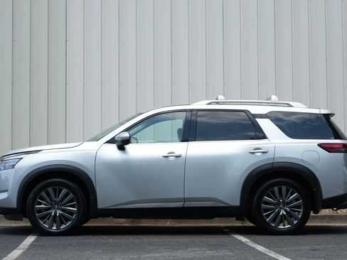 Used 2022 Nissan Pathfinder SL w/ SL Premium Package FWD image 8