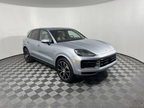 Certified 2026 Porsche Cayenne E-Hybrid AWD/4WD image 9