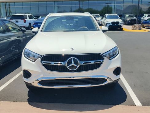 Used 2024 Mercedes-Benz GLC 300 image 2
