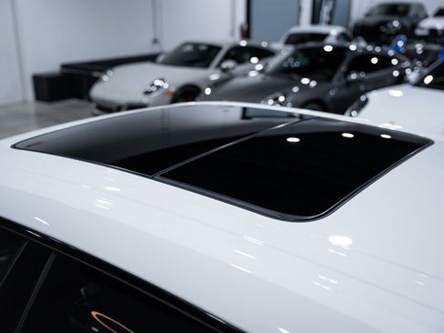 Used 2019 Lamborghini Urus image 39