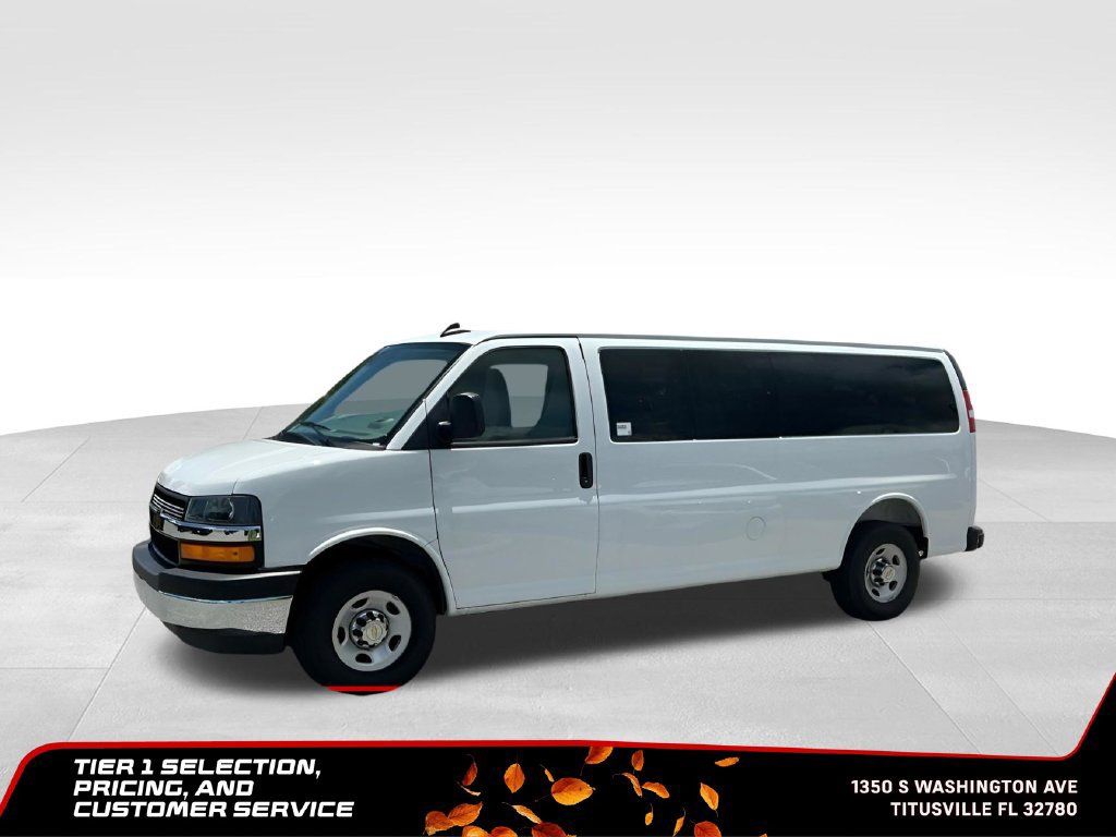 Used 2025 Chevrolet Express 3500 LT w/ LT Preferred Equipment Group RWD image 3