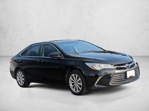 Used 2017 Toyota Camry XLE image 3
