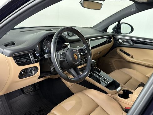Certified 2023 Porsche Macan AWD/4WD image 4