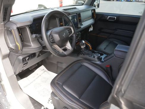 Used 2024 Ford Bronco Badlands image 8