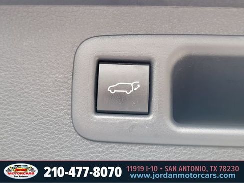 Used 2023 Toyota Highlander XLE FWD image 32