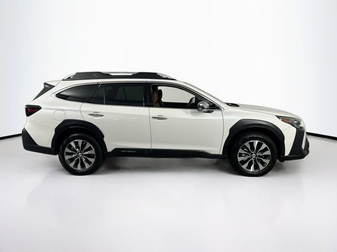 Used 2023 Subaru Outback Touring AWD/4WD image 4