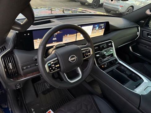 Certified 2025 Nissan Armada Platinum Reserve image 18