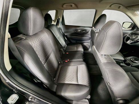 Used 2018 Nissan Rogue SV AWD/4WD image 28