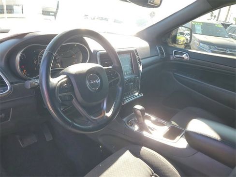 Used 2018 Jeep Grand Cherokee Laredo image 18