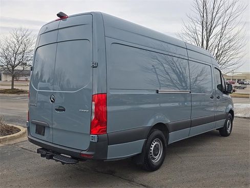 Used 2023 Mercedes-Benz Sprinter 2500 image 4