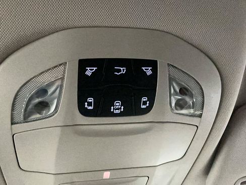 Used 2023 Chrysler Pacifica Touring-L w/ Uconnect Theater Family Group AWD/4WD image 25