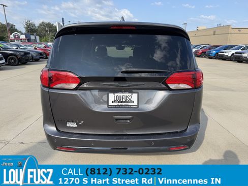 Used 2019 Chrysler Pacifica Touring-L w/ Advanced Safetytec Group FWD image 6