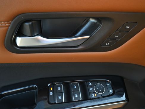 Used 2024 Nissan Pathfinder Platinum image 28