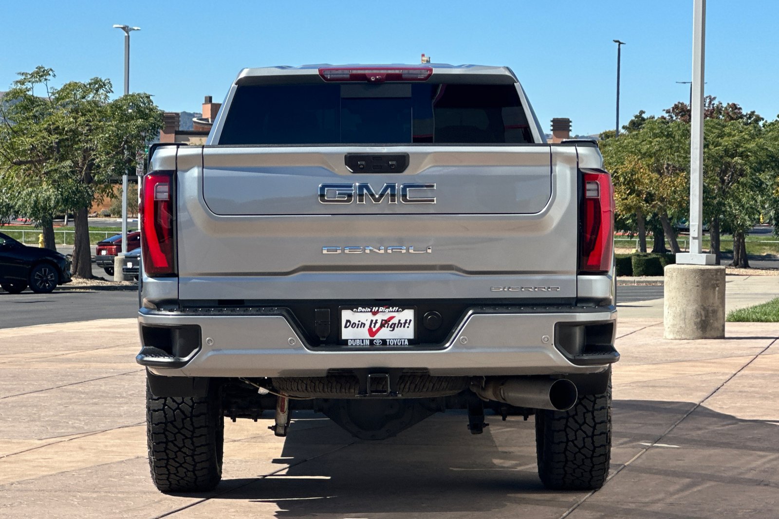 Used 2024 GMC Sierra 3500 Denali Ultimate AWD/4WD image 5