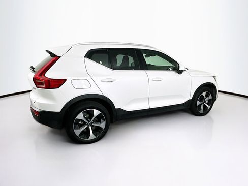 Used 2025 Volvo XC40 B5 Plus image 10