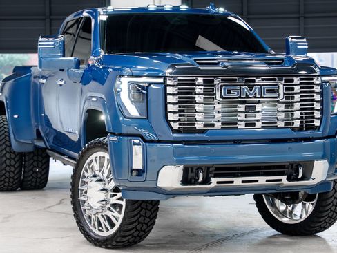 Used 2026 GMC Sierra 3500 Denali w/ Denali Reserve Package AWD/4WD image 5