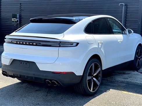 New 2025 Porsche Cayenne Coupe image 10