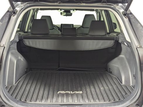 Used 2022 Toyota RAV4 XLE image 16