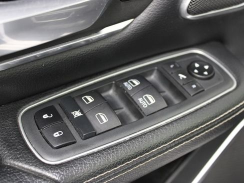 Used 2020 RAM 1500 Laramie AWD/4WD image 65