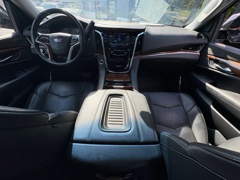 Used 2019 Cadillac Escalade ESV Premium Luxury AWD/4WD image 25