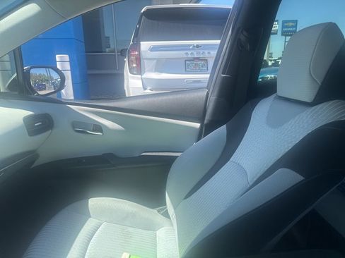 Used 2016 Toyota Prius Four image 18