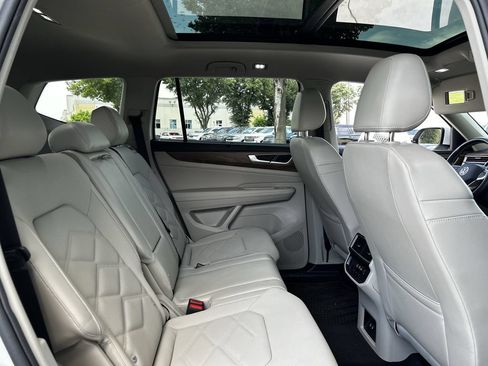 Used 2024 Volkswagen Atlas SE w/ Panoramic Sunroof Package FWD image 30