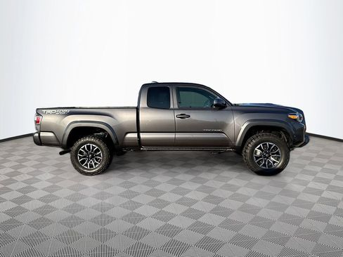 Used 2022 Toyota Tacoma TRD Sport image 3