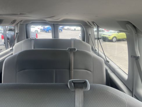 Used 2011 Ford E-350 and Econoline 350 XLT RWD image 20
