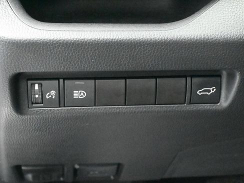 Used 2022 Toyota RAV4 XLE w/ Convenience Package FWD image 16