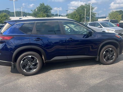 Used 2025 Nissan Rogue SV w/ SV Premium Package AWD/4WD image 4