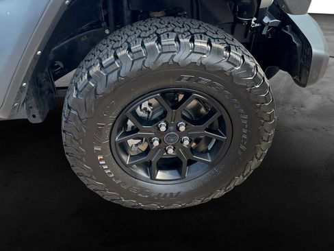 Used 2024 Jeep Wrangler Unlimited AWD/4WD image 13