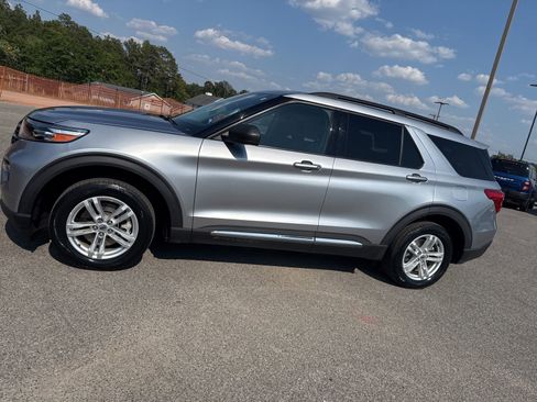 Used 2020 Ford Explorer XLT w/ Equipment Group 202A RWD image 4